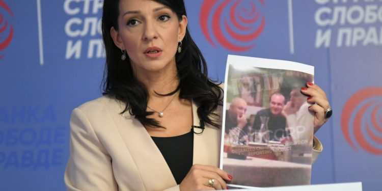 Tepić: Šta bratija Vučić duguje Zvonku Veselinoviću?