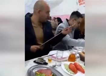 (VIDEO) VILJUŠKA TELESKOP: Specijalna viljuška za svadbe