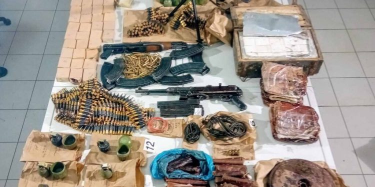 Prilikom pretresa napao policiju: Kod Podgoričanina pronađeno oružje, mine, bombe…